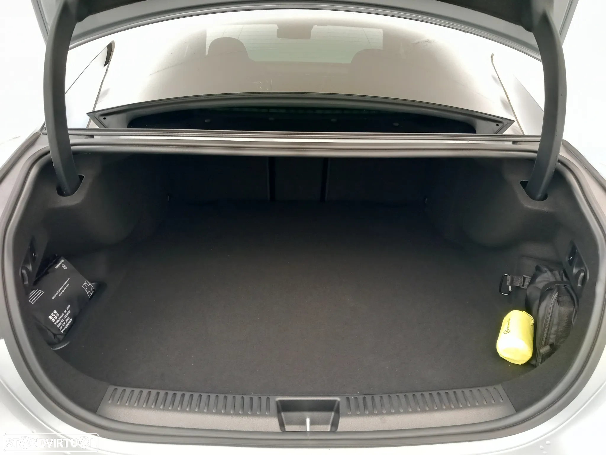 Mercedes-Benz E 300 Standard - 25