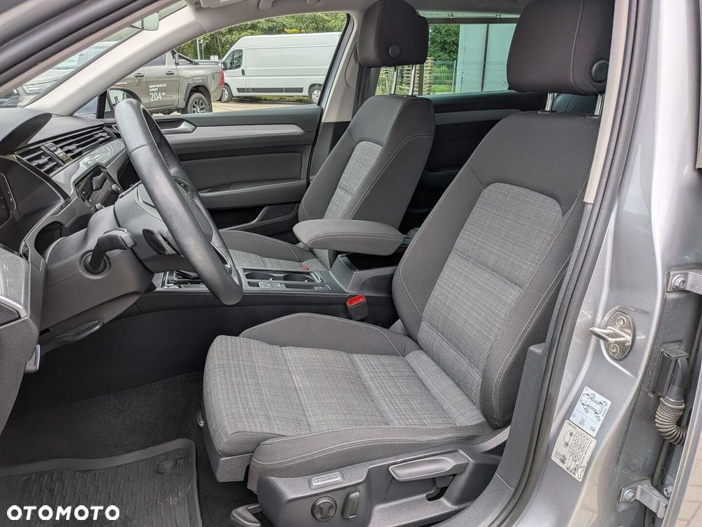 Volkswagen Passat - 31