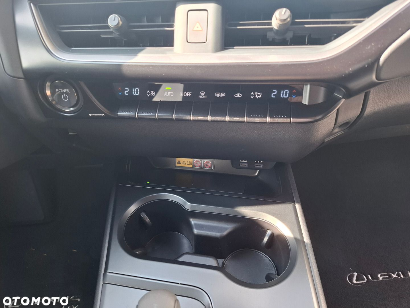 Lexus UX - 33
