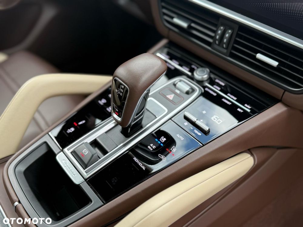Porsche Cayenne - 15