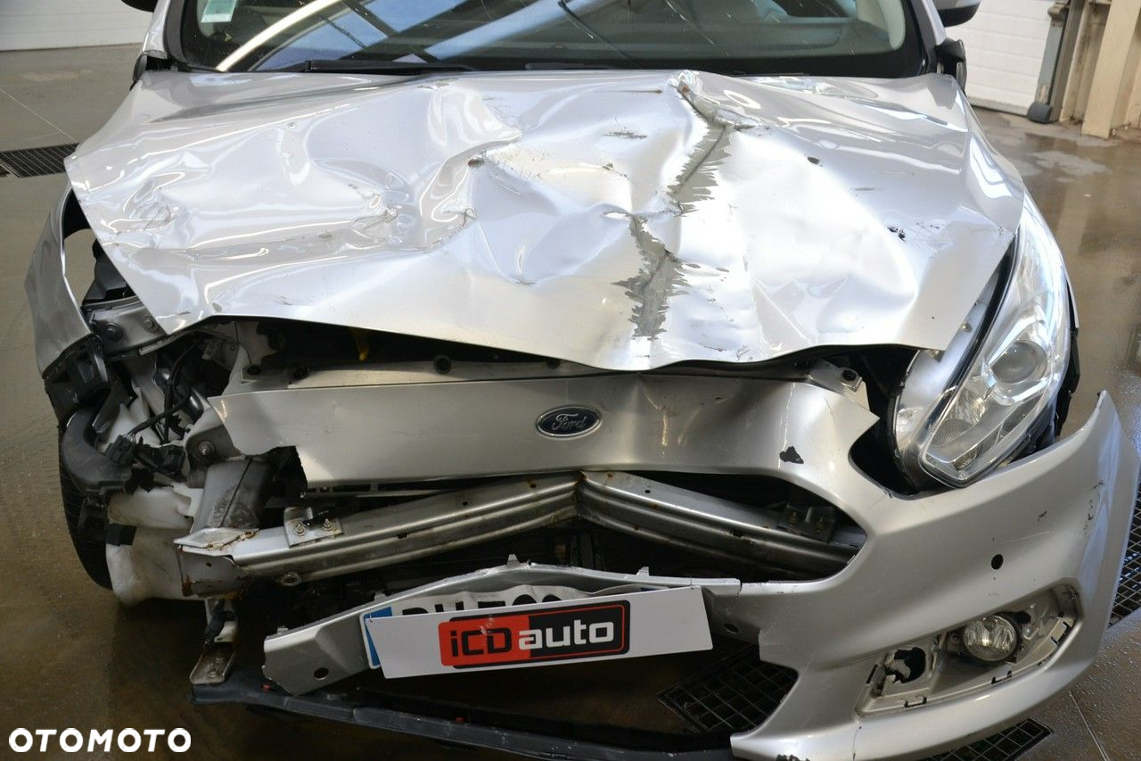 Ford S-Max - 11
