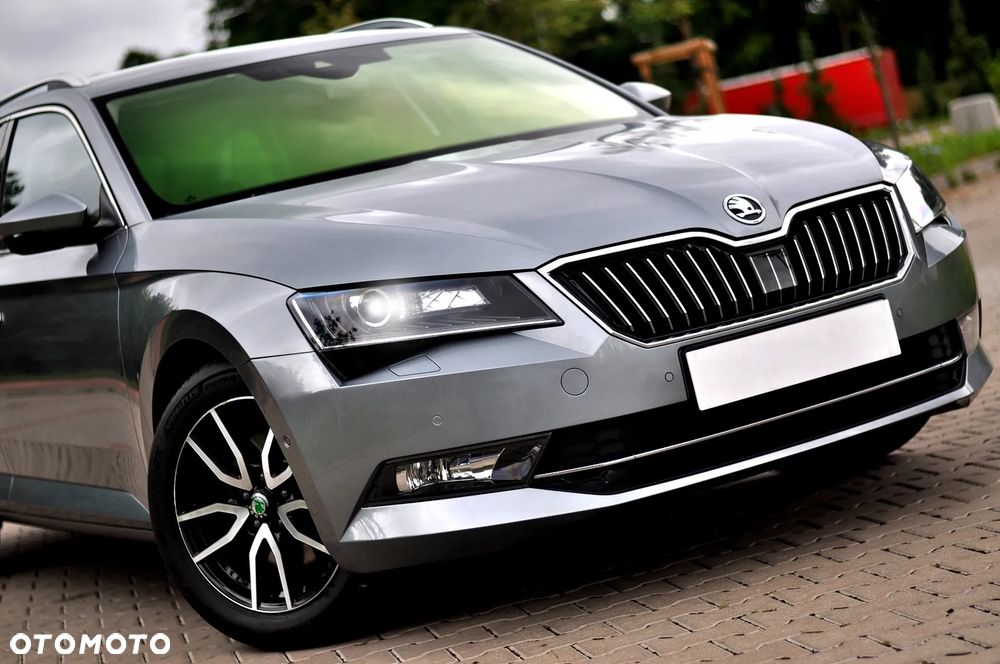 Skoda Superb 2.0 TDI DSG Premium Edition - 1