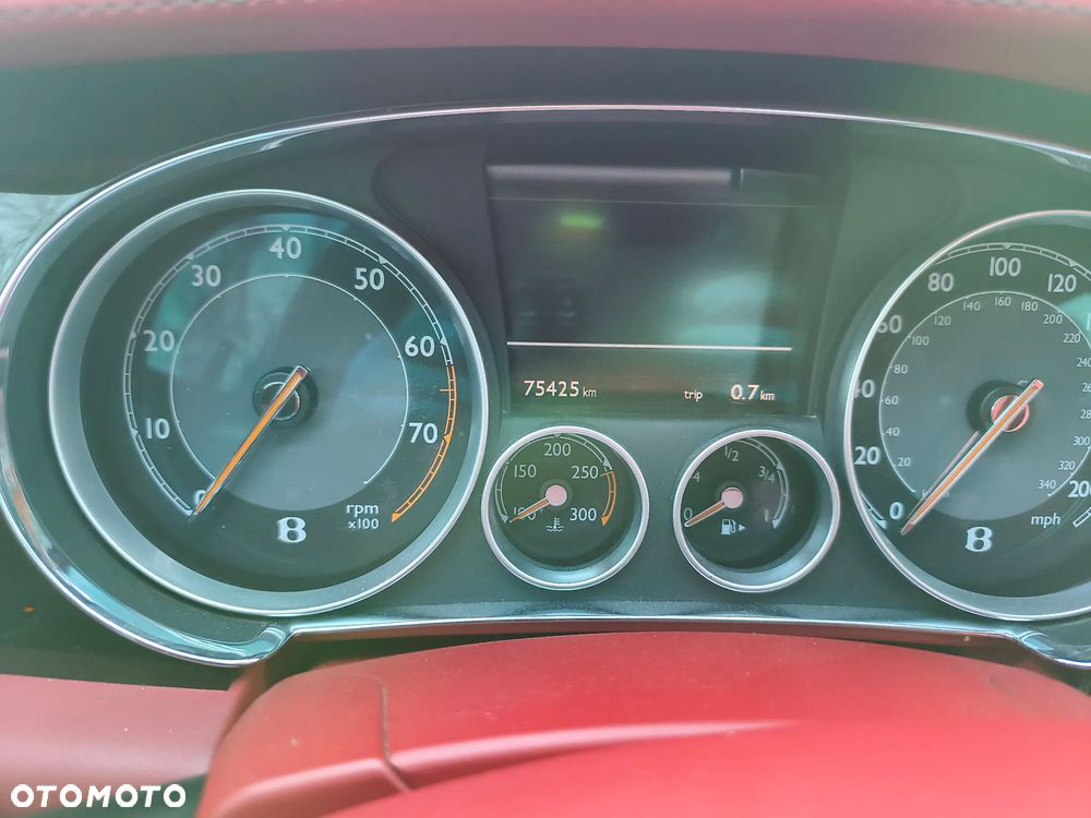 Bentley Flying Spur V8 Mulliner - 9