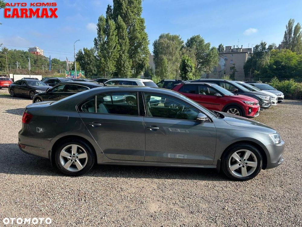 Volkswagen Jetta 1.6 TDI Comfortline - 8