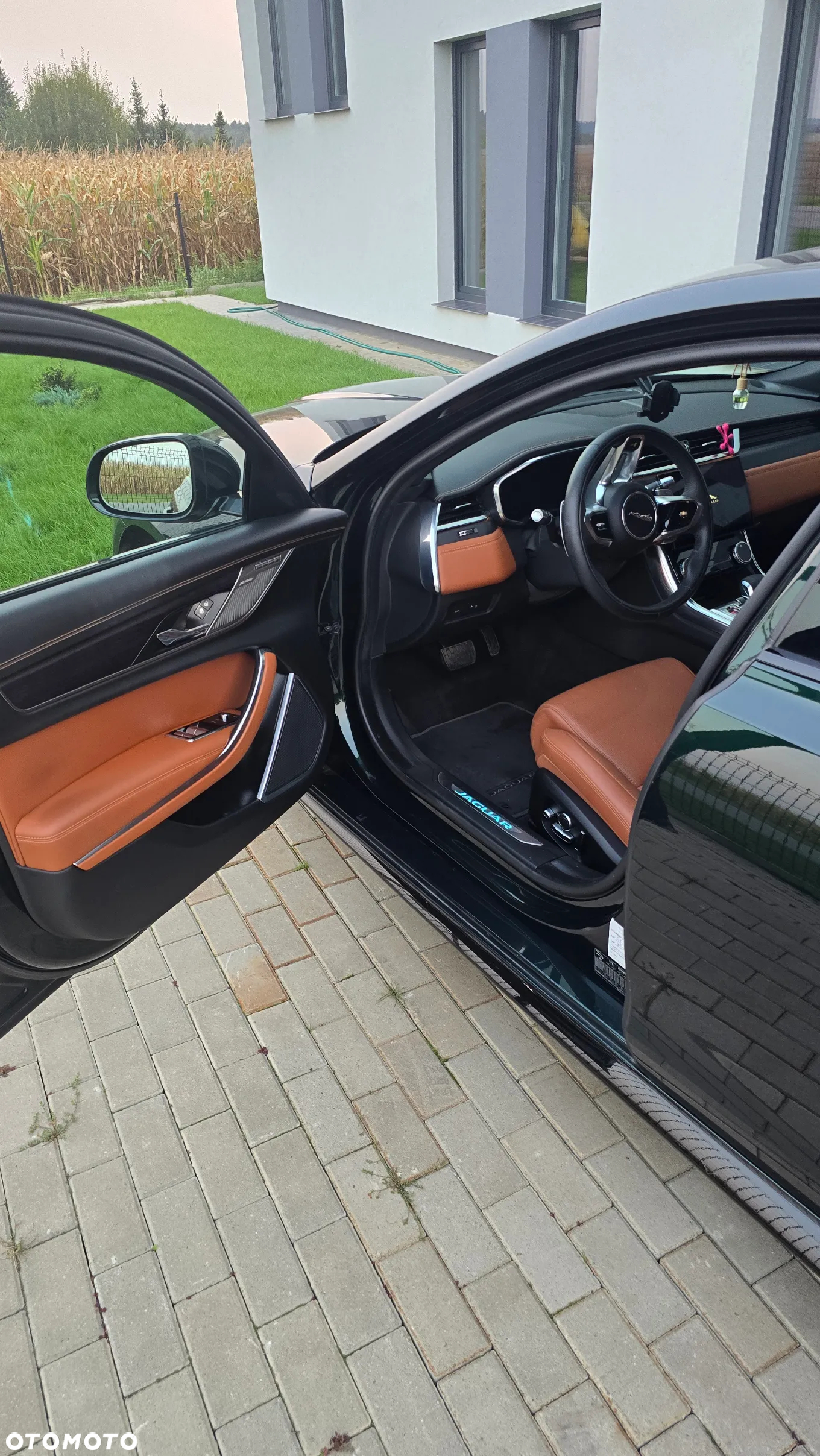 Jaguar XF 2.0 P250 R-Dynamic Black - 15
