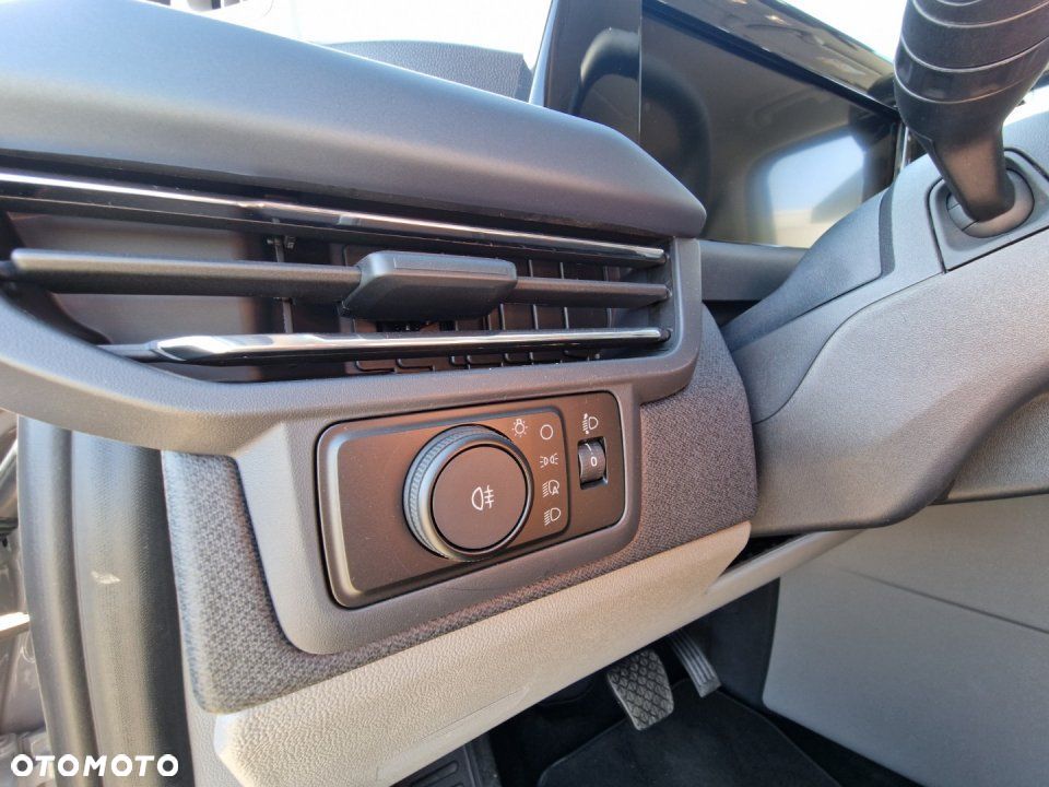 Ford Tourneo Custom - 16