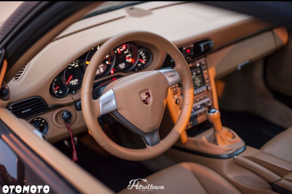 Porsche 911 Carrera - 9
