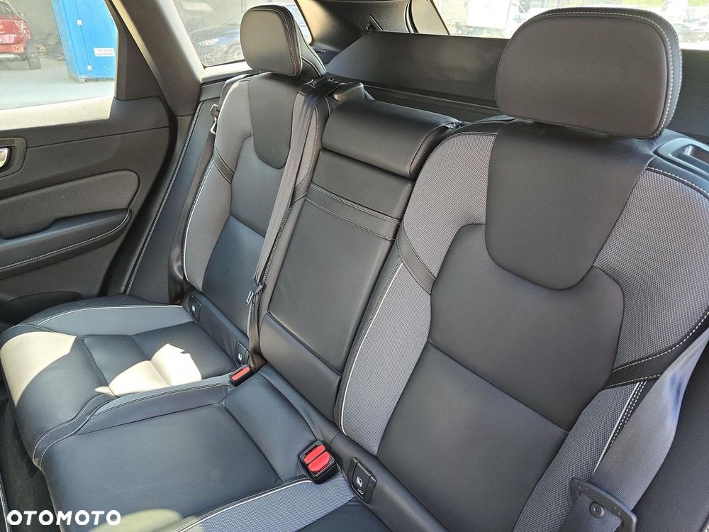 Volvo XC 60 B4 D AWD R-Design - 11