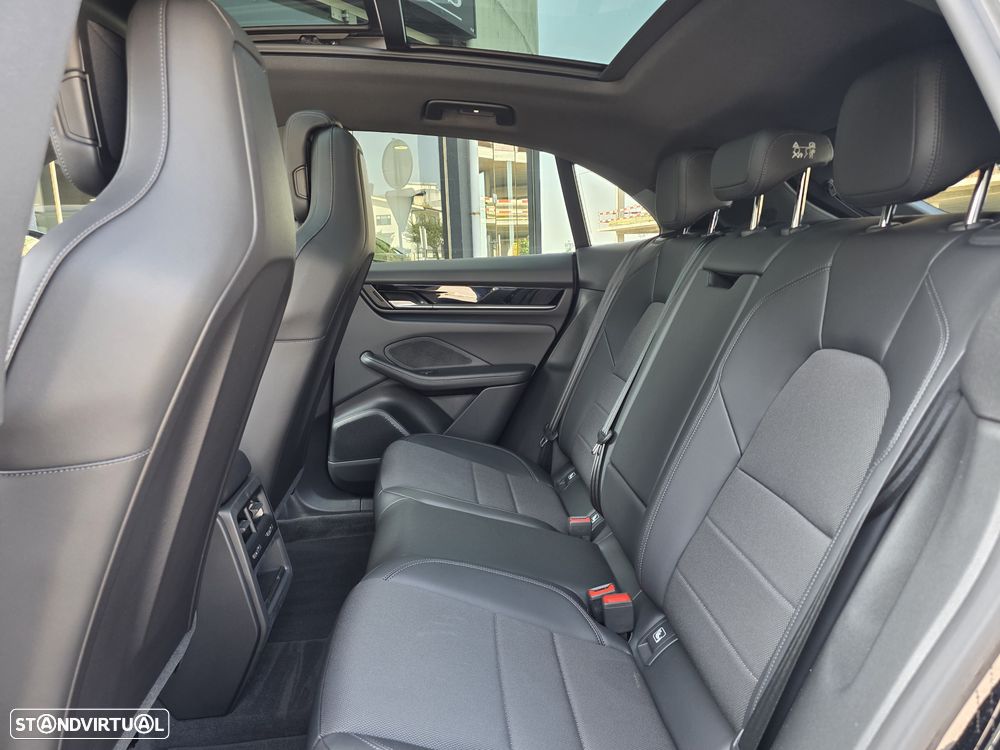 Porsche Macan Electric - 22