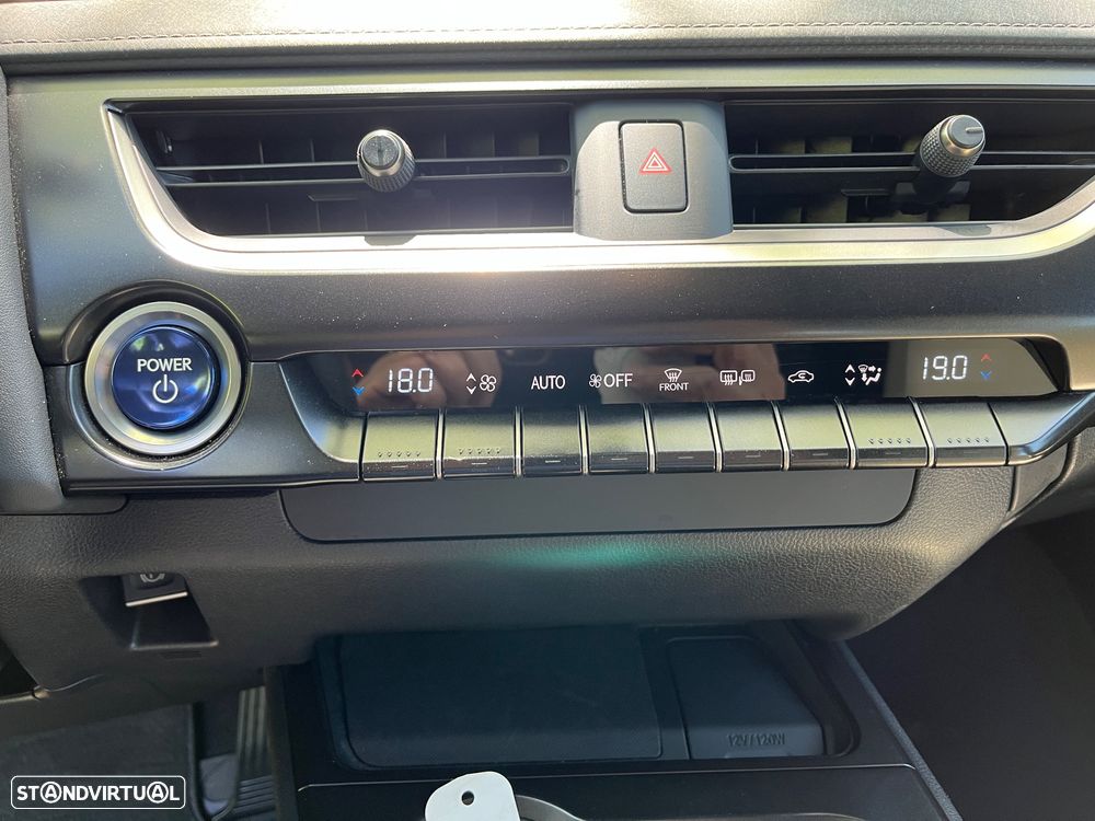 Lexus UX 300e Executive Line - 24