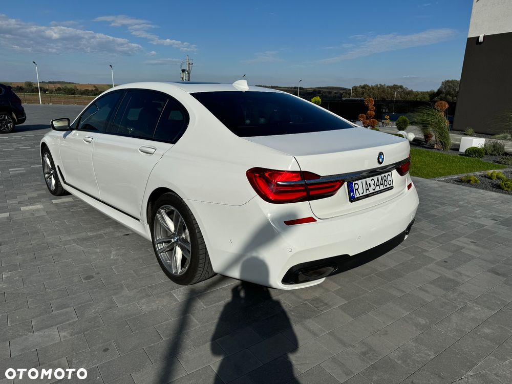 BMW Seria 7 740Li xDrive - 32