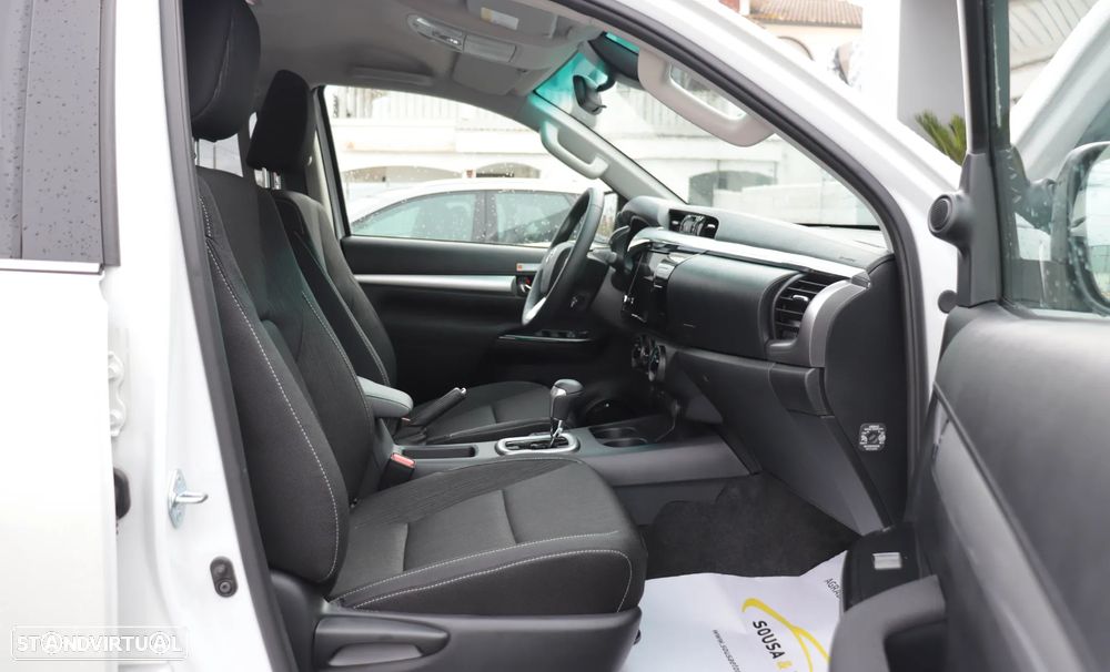 Toyota Hilux 2.4 D-4D 4WD CD CH Aut. - 12