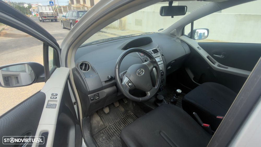 Toyota Yaris 1.4 D-4D Comfort+AC+VSC - 3