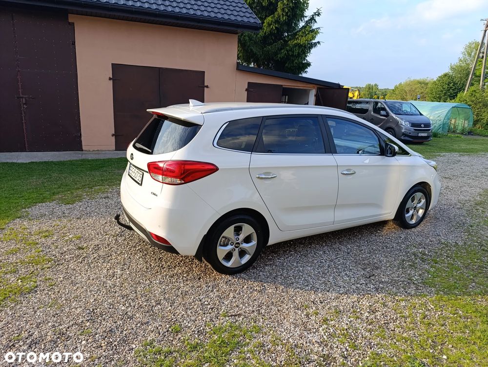 Kia Carens - 4