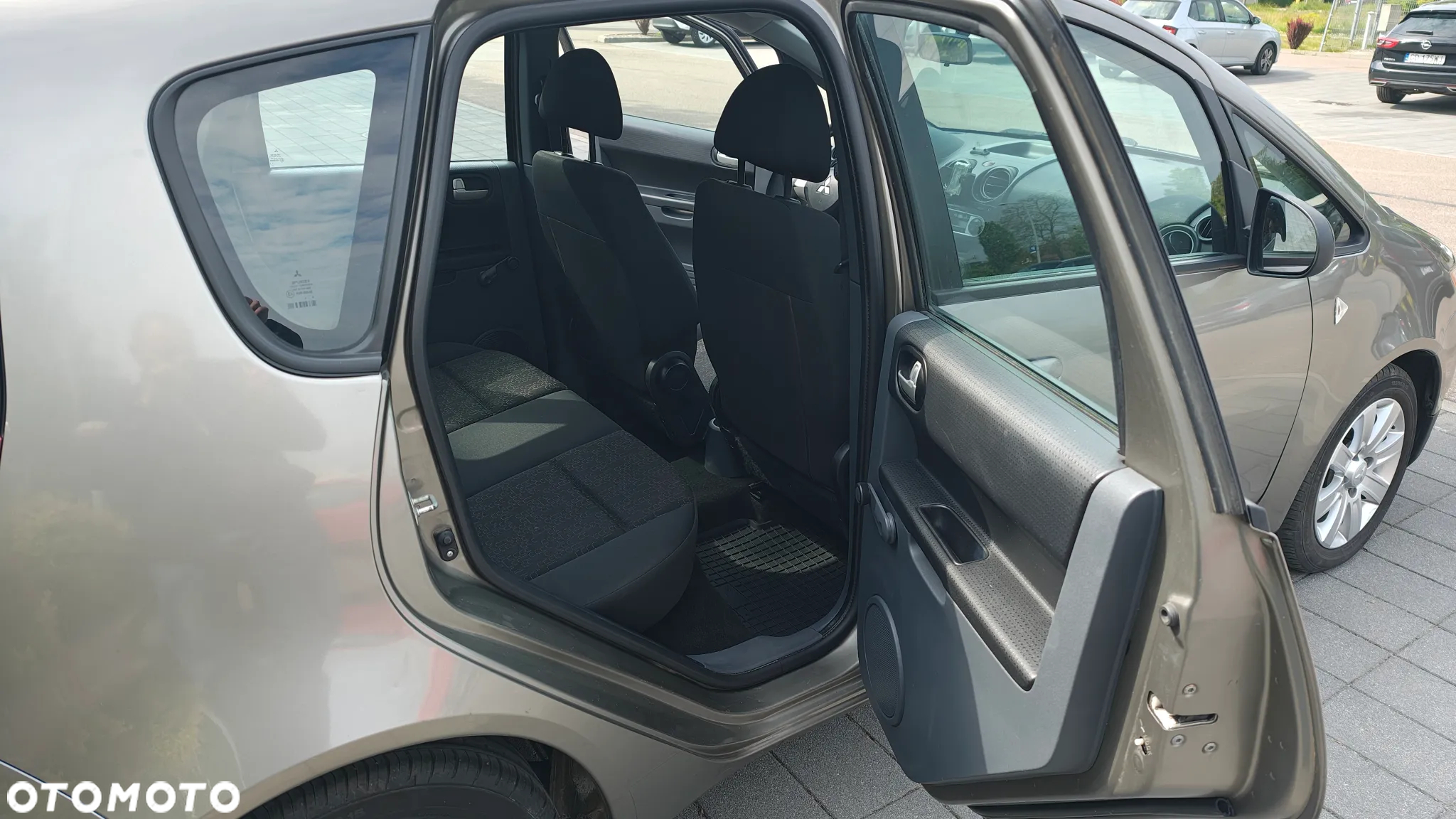 Mitsubishi Colt - 15