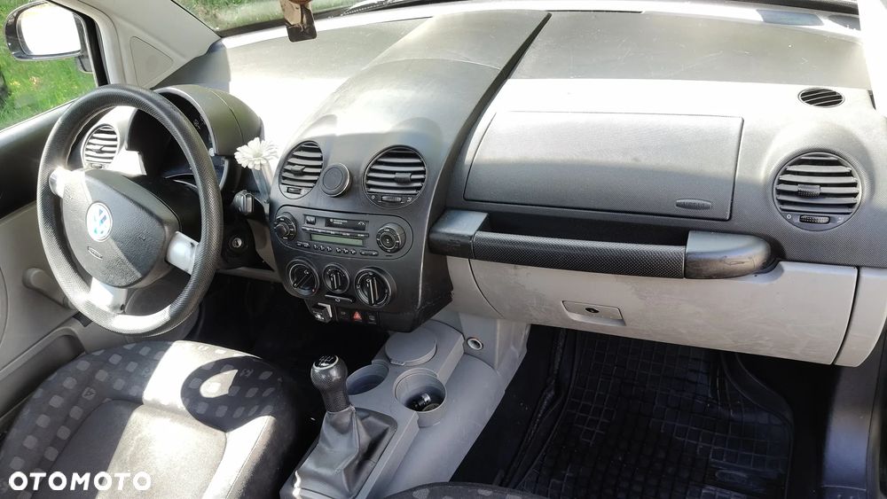 Volkswagen New Beetle 1.6 - 8