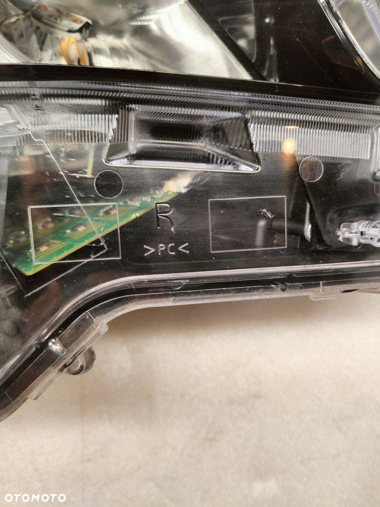 toyota corolla e21 przed lift pół led lampa prawy przód - 2