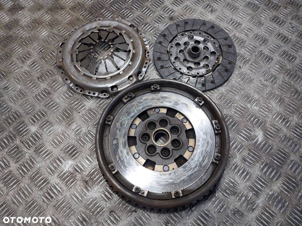 KOŁO DWUMASOWE + TARCZA + DOCISK + ŁOŻYSKO OPOROWE VOLVO S40 I V40 I 1.9 DI - 1