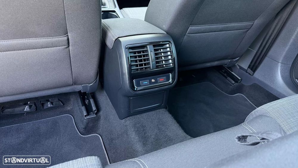 Volkswagen Passat Variant 2.0 TDI Business — fotografia 34