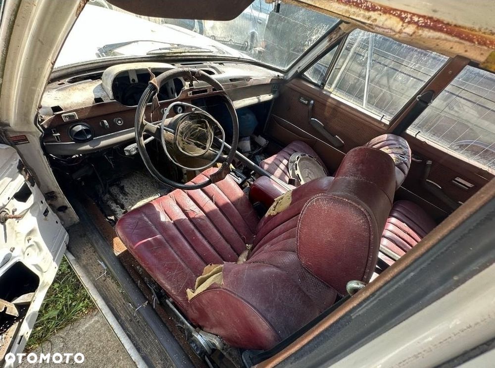 Mercedes-Benz 280 - 8