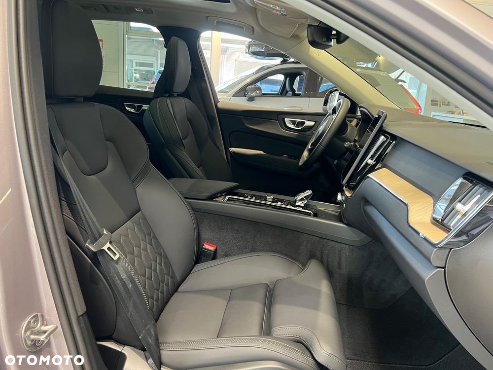 Volvo XC 60 B5 B AWD Plus Bright - 17