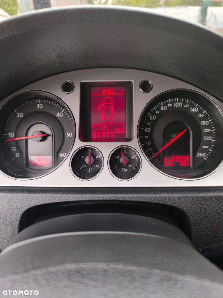 Volkswagen Passat - 11