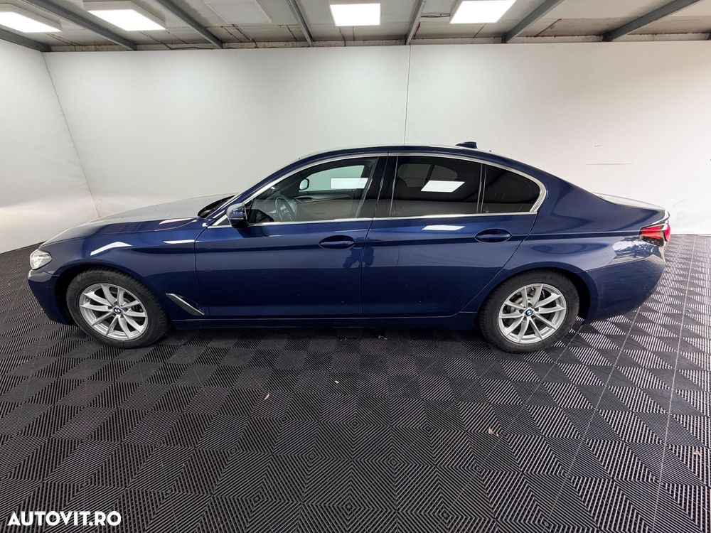 BMW Seria 5 520d xDrive AT - 34