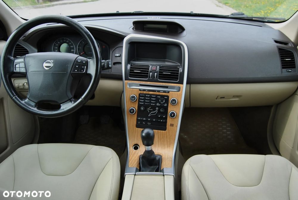 Volvo XC 60 D5 AWD Momentum - 9