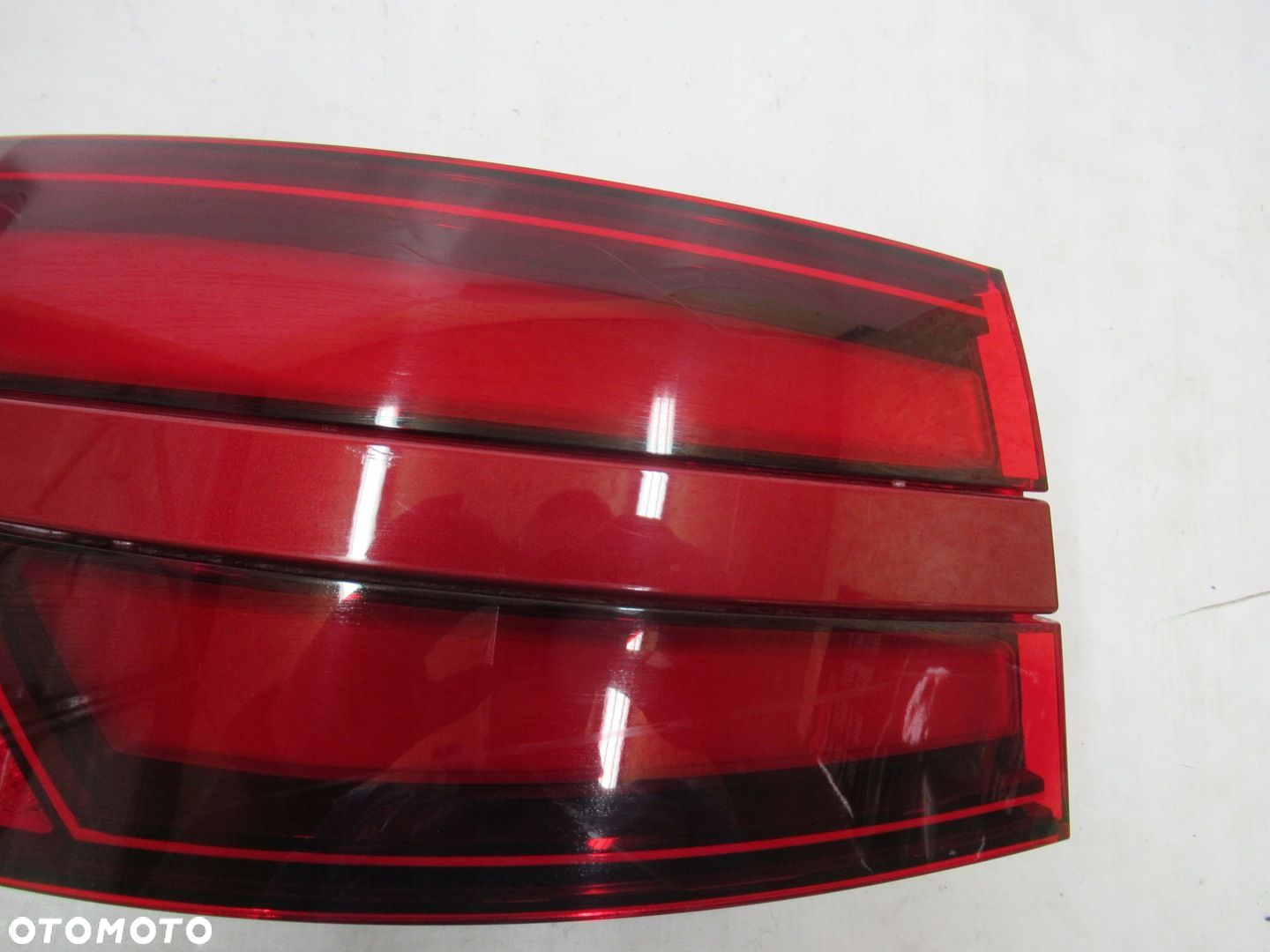 Lampa Tył Tylna Lewa GENESIS G80 20- - 2