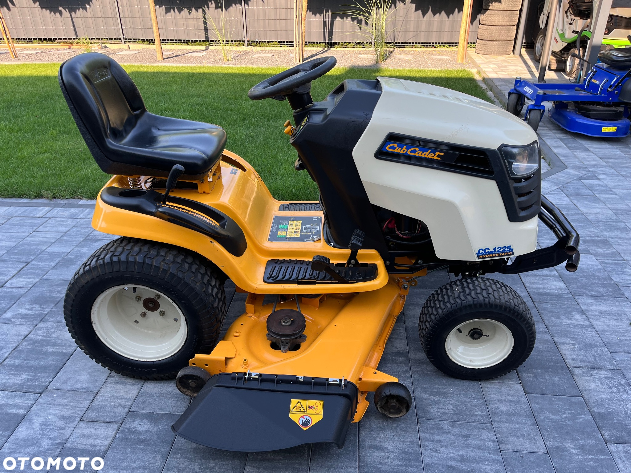 Cub Cadet CC1225 Hydrostatic - 2