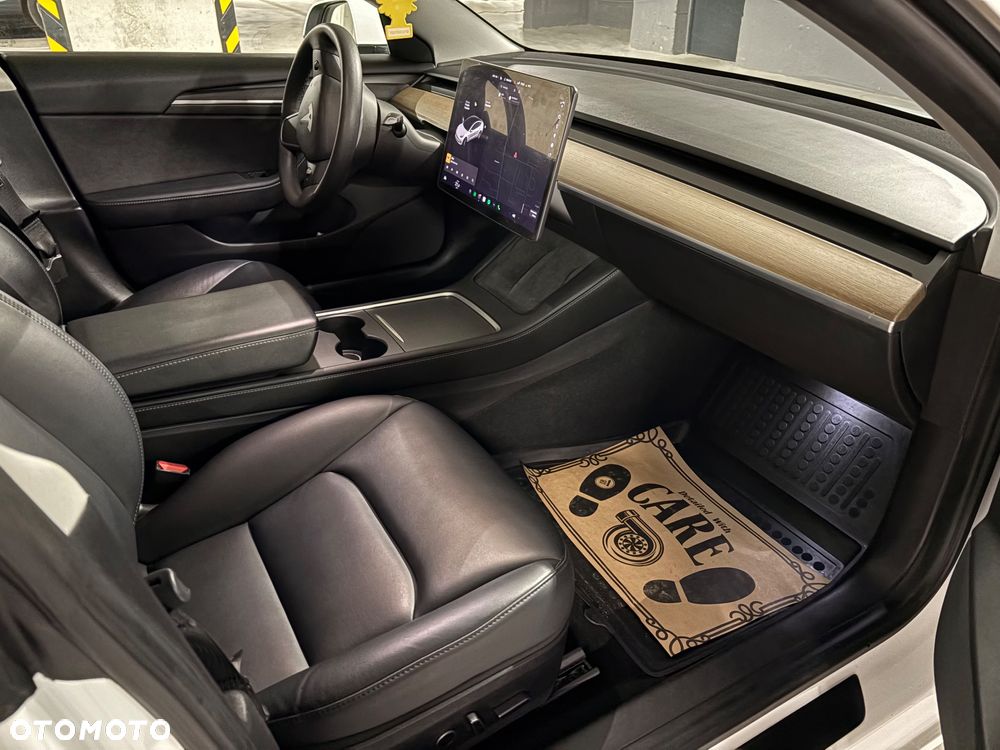 Tesla Model 3 - 10