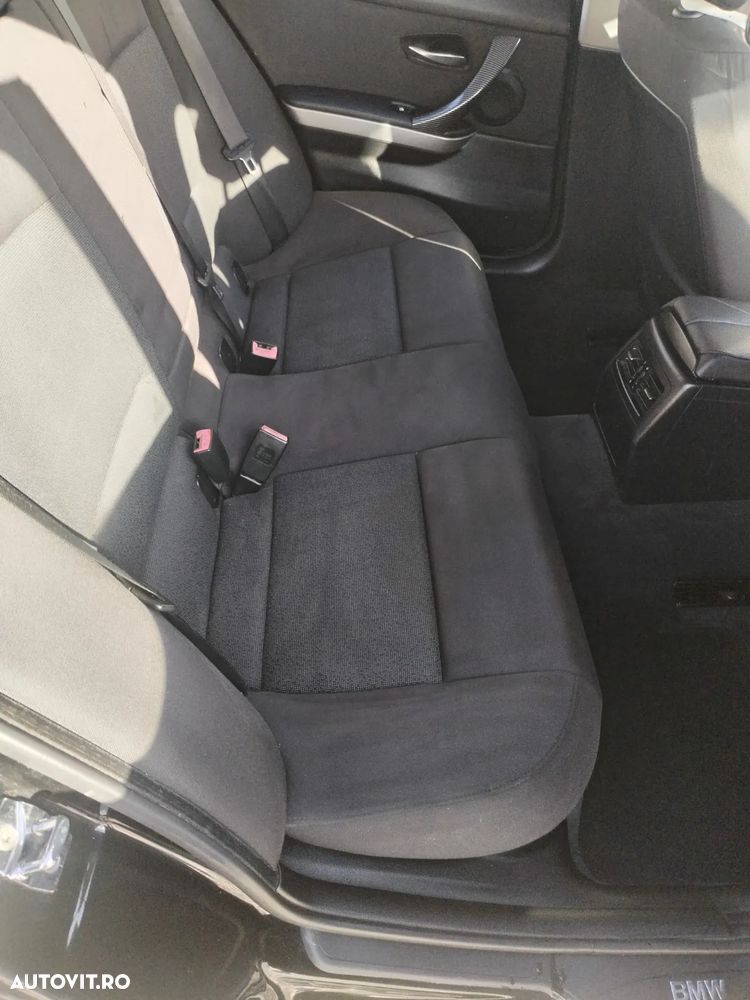 BMW Seria 3 320d DPF Touring Aut. - 11