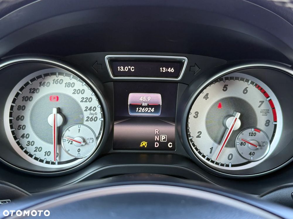 Mercedes-Benz GLA 180 7G-DCT - 20