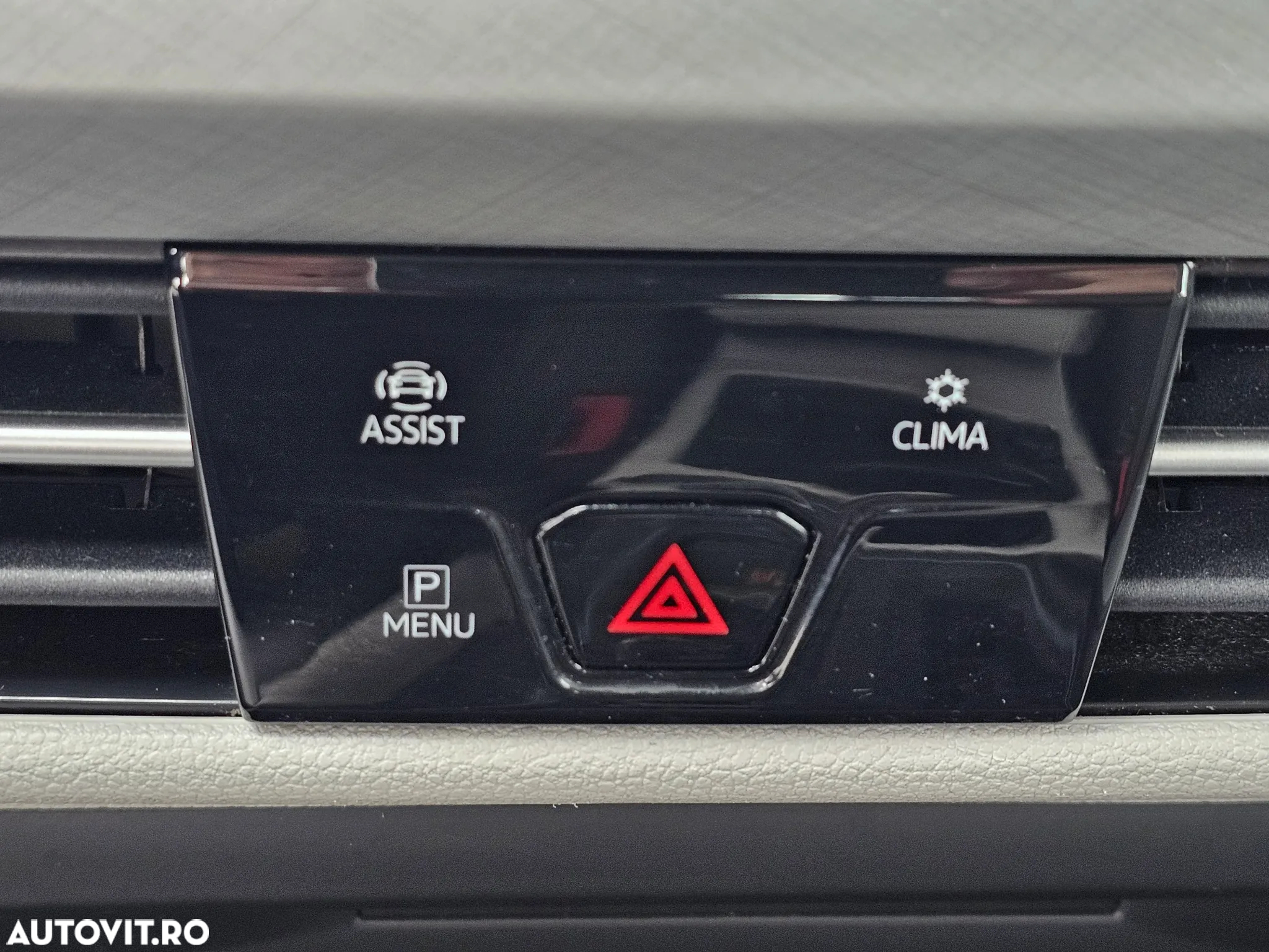 Volkswagen Golf 1.5 eTSI ACT DSG MHEV Life - 20