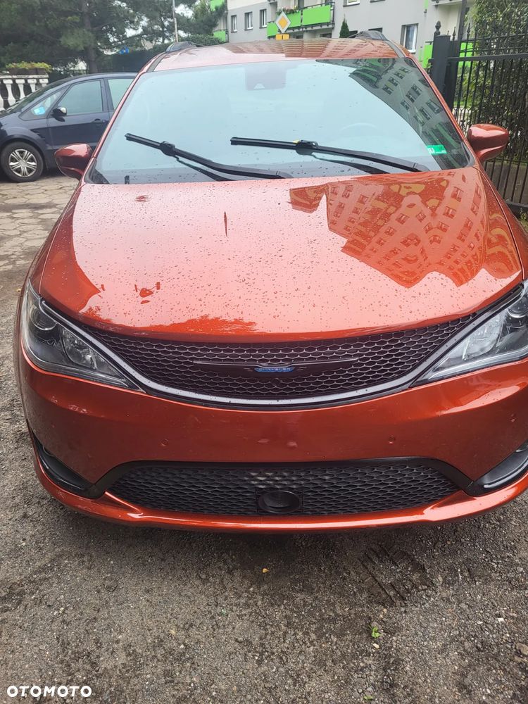 Chrysler Pacifica - 1