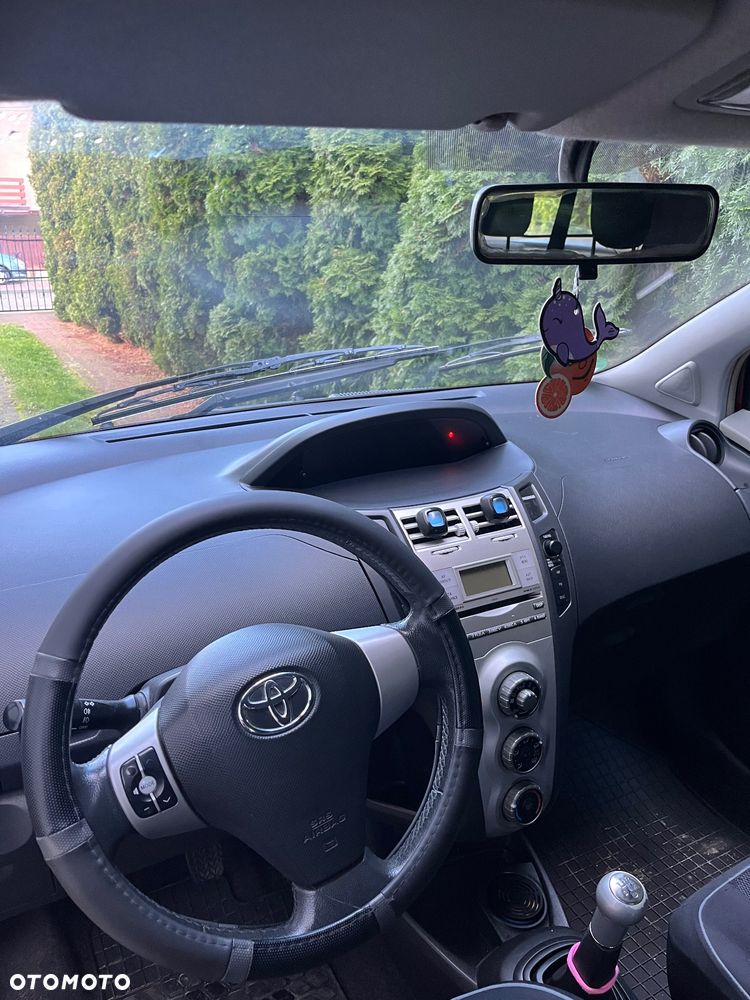 Toyota Yaris 1.0 Terra - 12