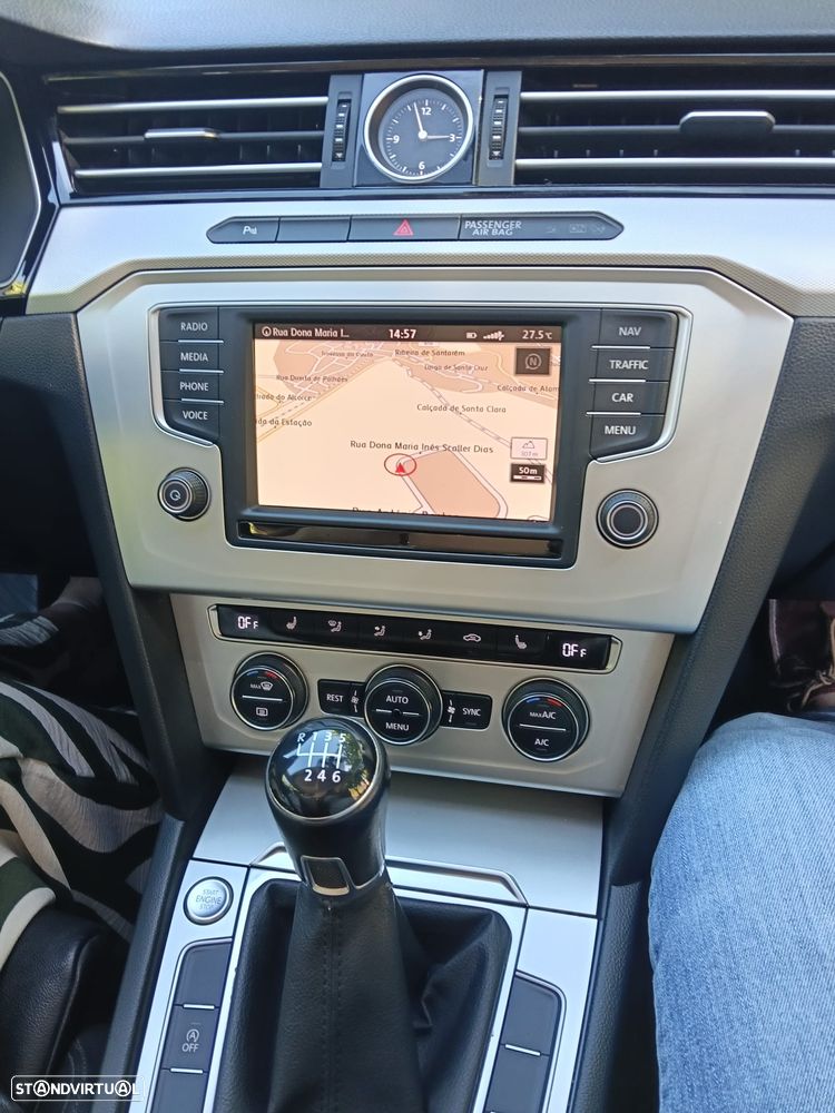 VW Passat Variant 2.0 TDI (BlueMotion ) Trendline - 11