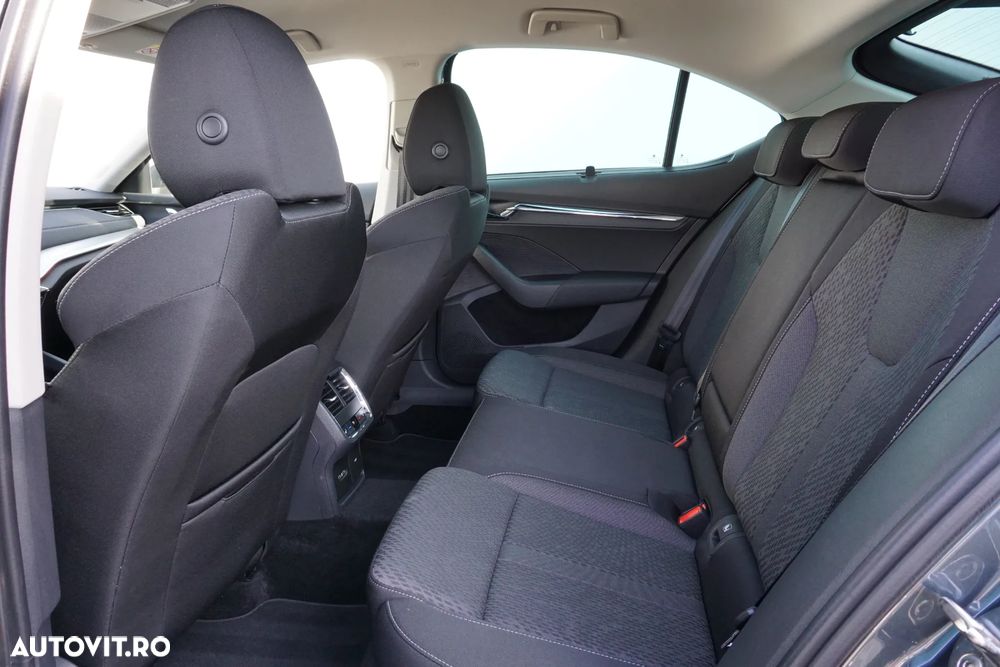 Skoda Octavia 2.0 TDI DSG Style - 40