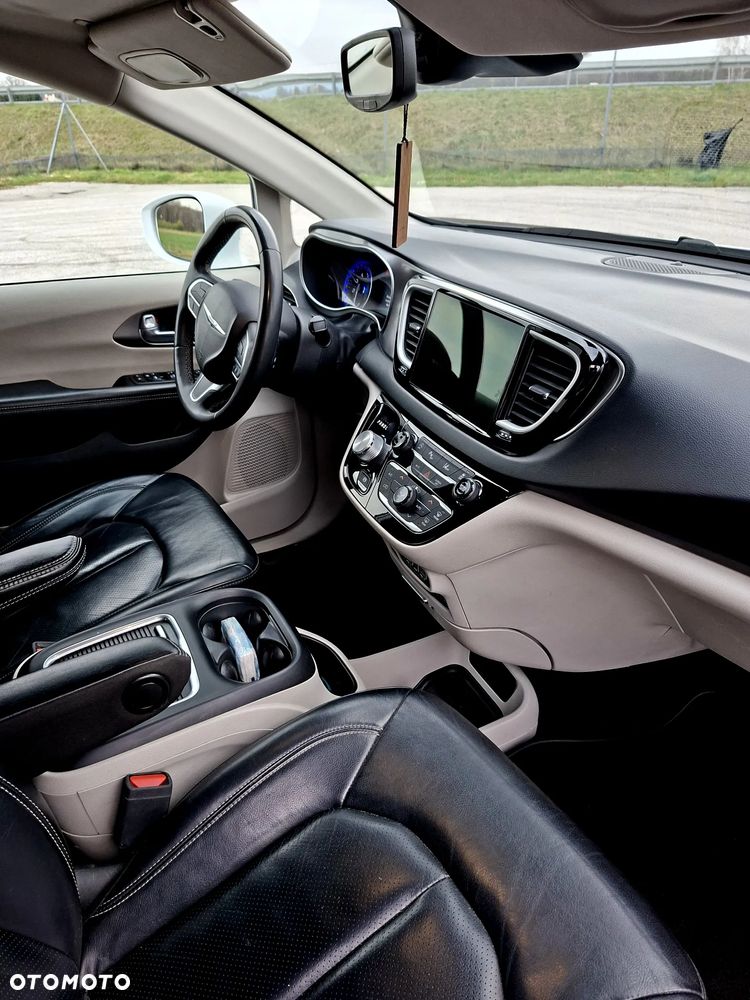 Chrysler Pacifica - 26