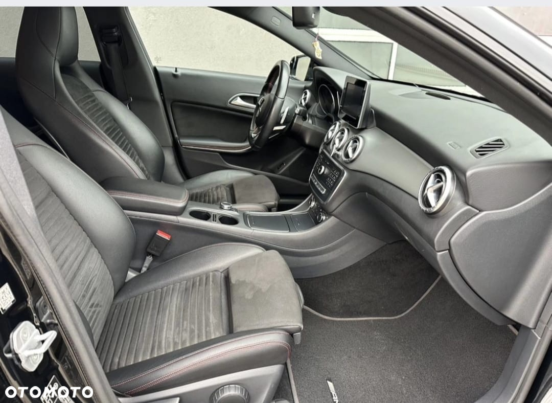 Mercedes-Benz CLA 200 7G-DCT AMG Line - 19