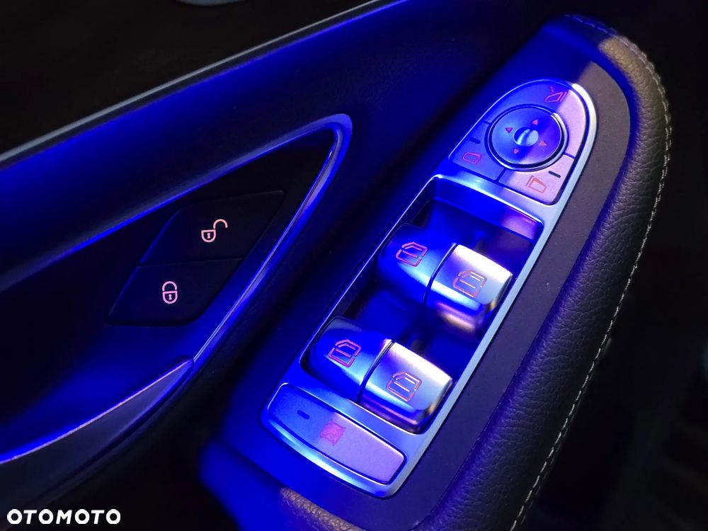 Mercedes-Benz Klasa C 300 9G-TRONIC Night Edition - 20