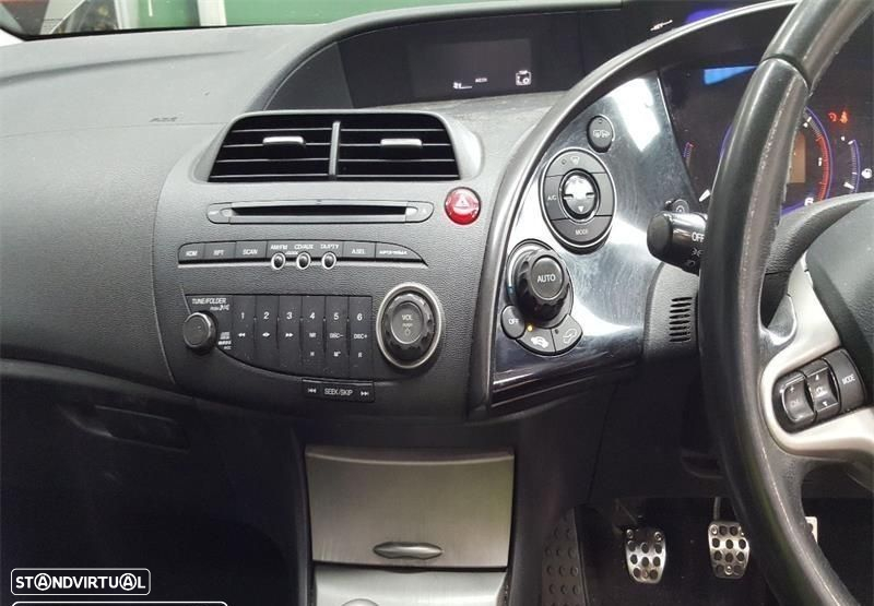 Honda Civic Viii hatchback FK1 2.2 CDTI de 2007 disponível para peças - 6