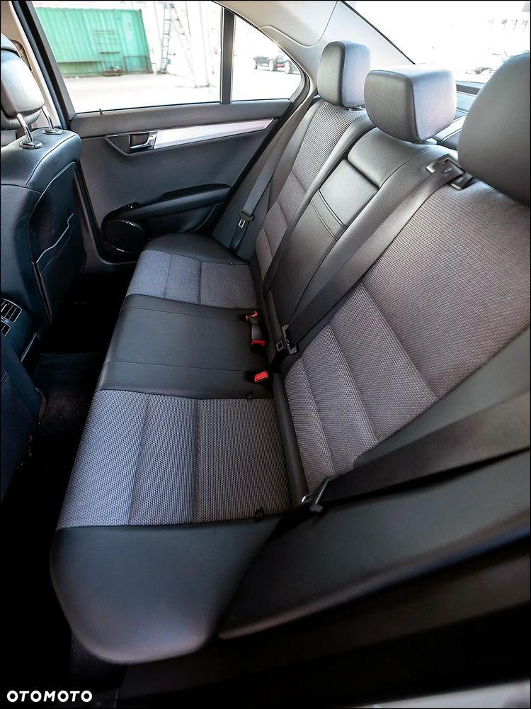Mercedes-Benz Klasa C 180 BlueEFFICIENCY 7G-TRONIC Avantgarde - 35
