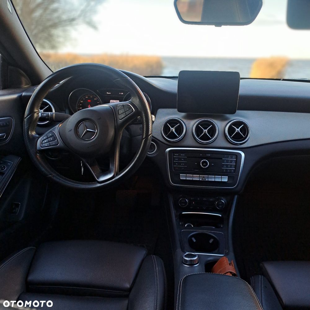 Mercedes-Benz CLA 250 7G-DCT - 12