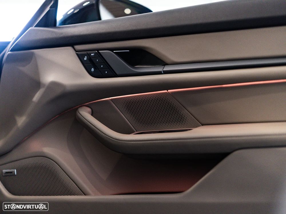 Porsche Taycan Sport Turismo - 43