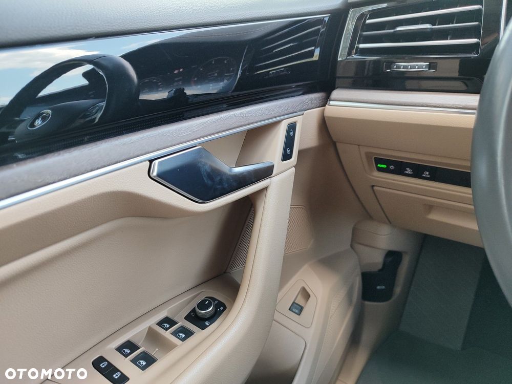 Volkswagen Touareg 3.0 V6 TDI SCR 4Mot - 17