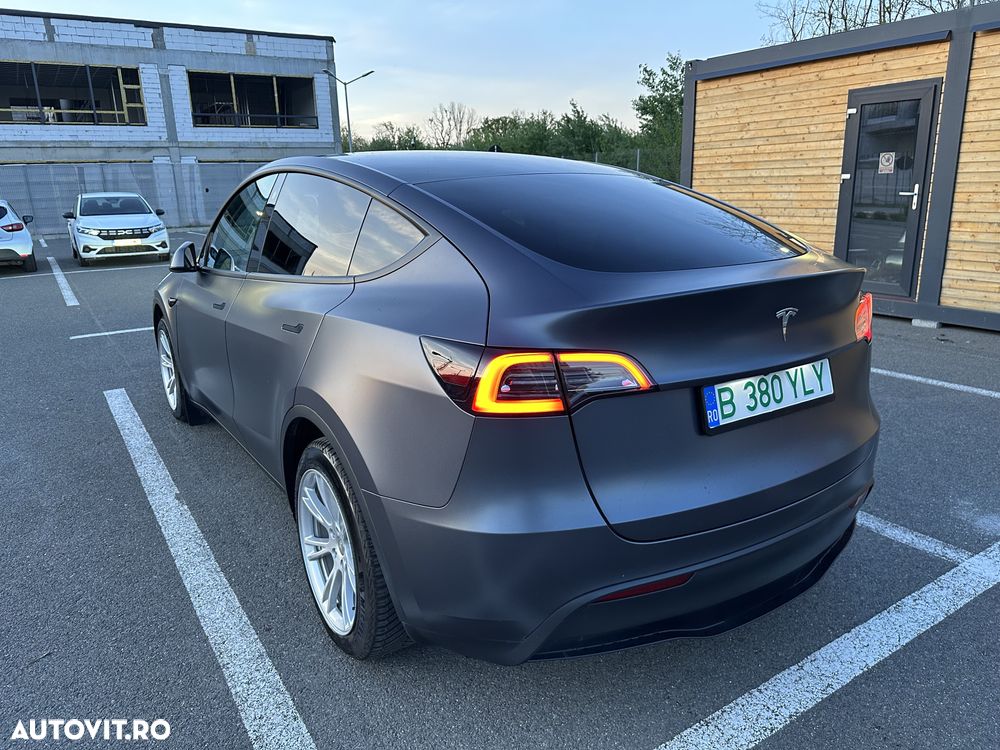 Tesla Model Y - 15
