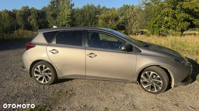 Toyota Auris 1.6 Premium Comfort - 6