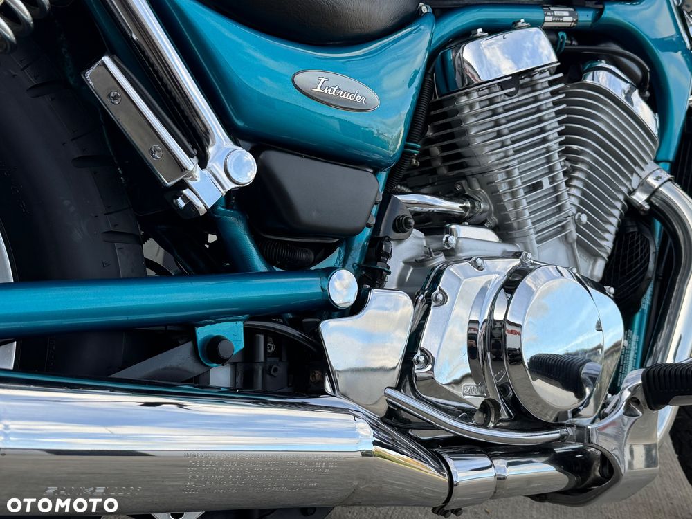 Suzuki Intruder - 13