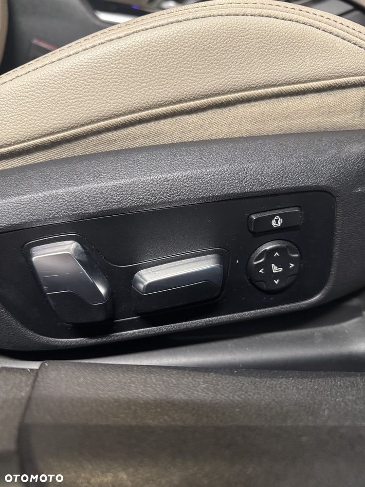BMW Seria 3 330i xDrive - 13